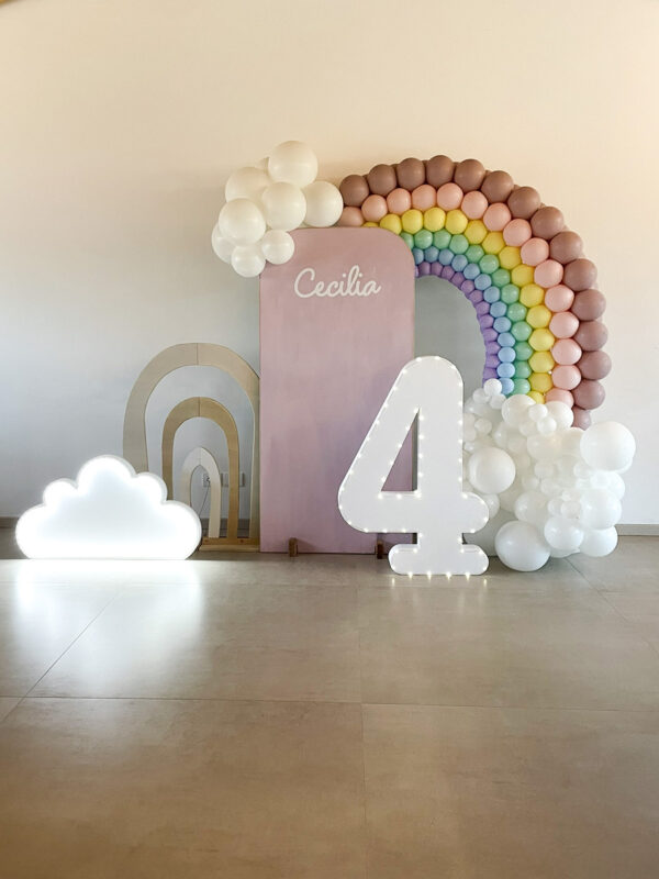 BACKDROP CON PANNELLO E ARCOBALENO