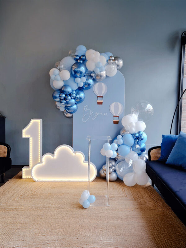 BACKDROP CON NUMERO LUMINOSO E NUVOLETTE